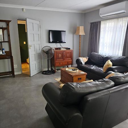 Giraffe'S Rest, Self Catering Studio Apartment ホワイトリバー エクステリア 写真